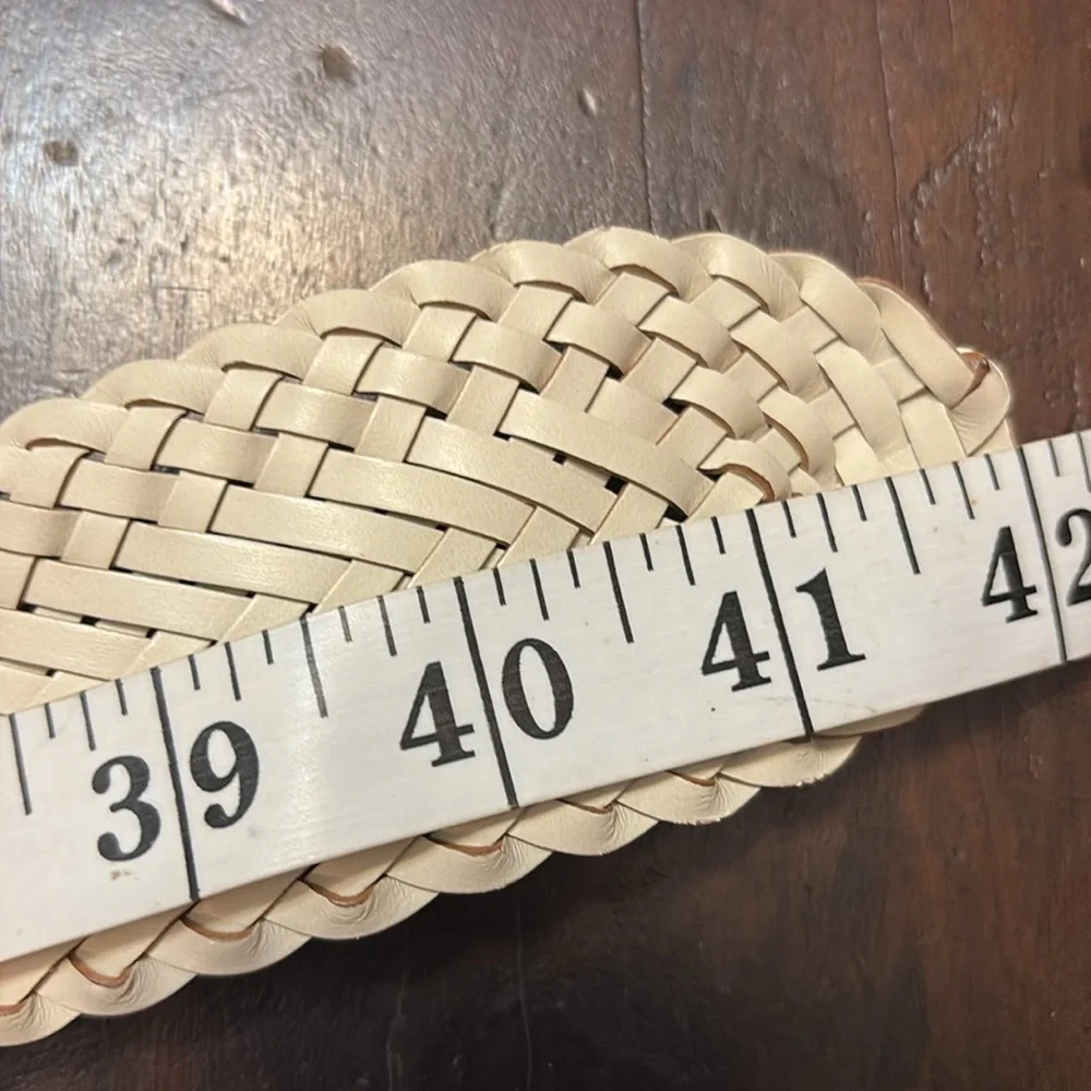White Braided Women’s Wide Belt- Excellent Used Condition- Size L